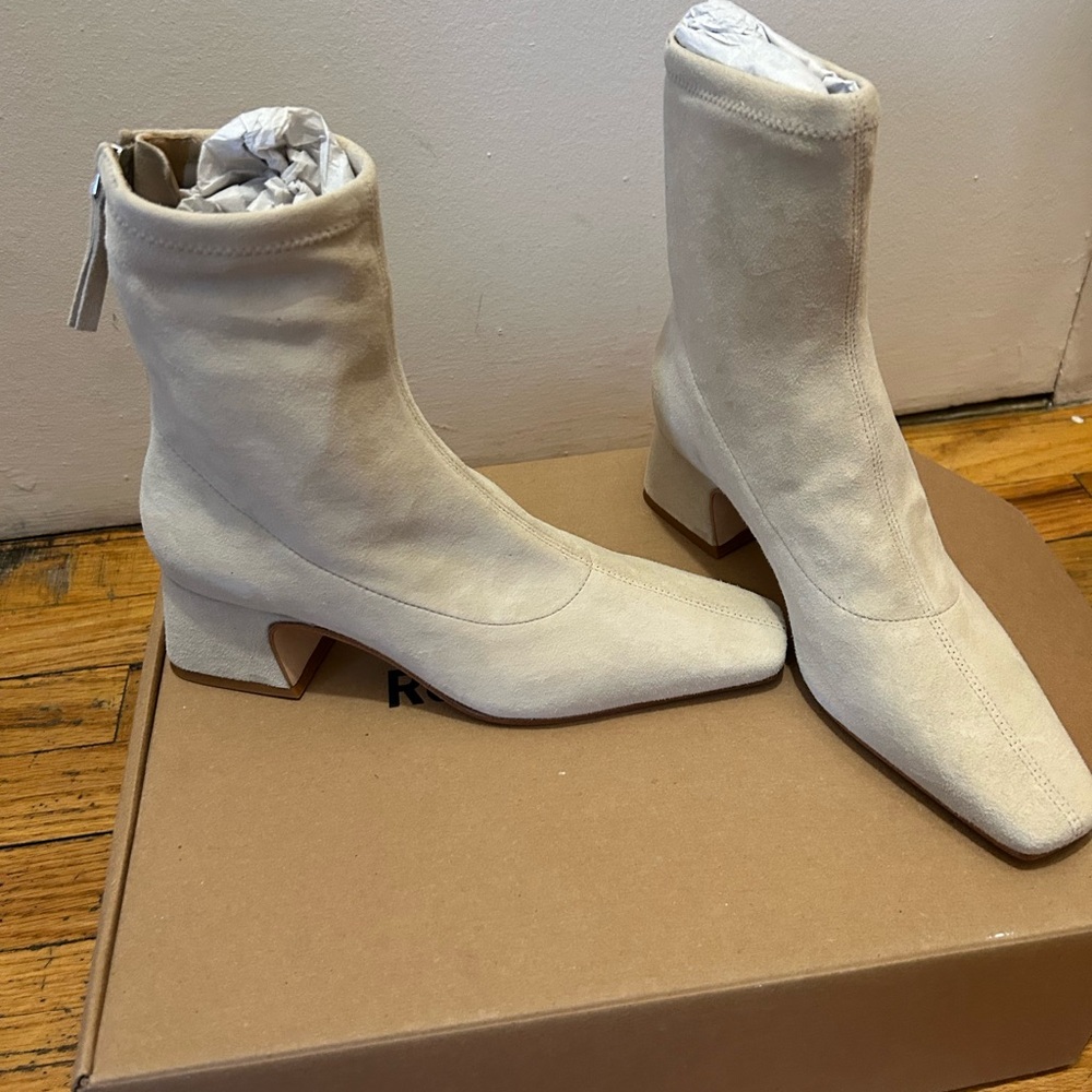 Reformation Suede Remington Stretch Ankle Boots in Fawn - NWT - Picture 7 of 9